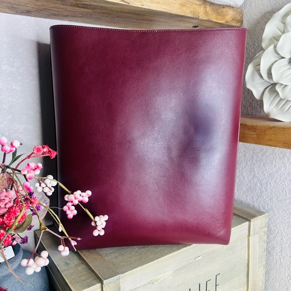 Cuyana Oversized Linea Bag • Smooth Leather • Cherry • MSRP $558 • Sold Out - Picture 11 of 11